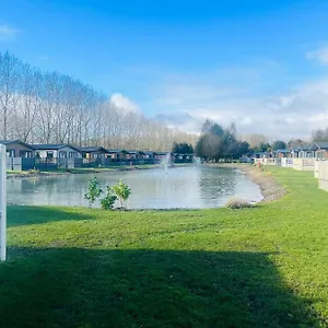 Waters Edge With Hot Tub York